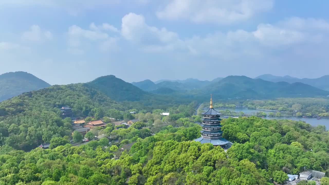 航拍春天晴朗天气的杭州西湖雷峰塔景区风景视频素材