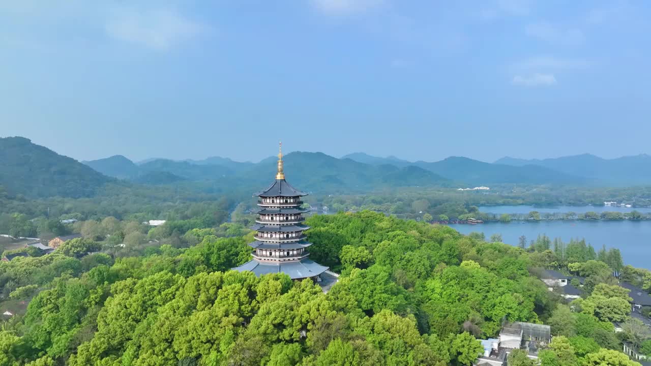 航拍春天晴朗天气的杭州西湖雷峰塔景区风景视频素材