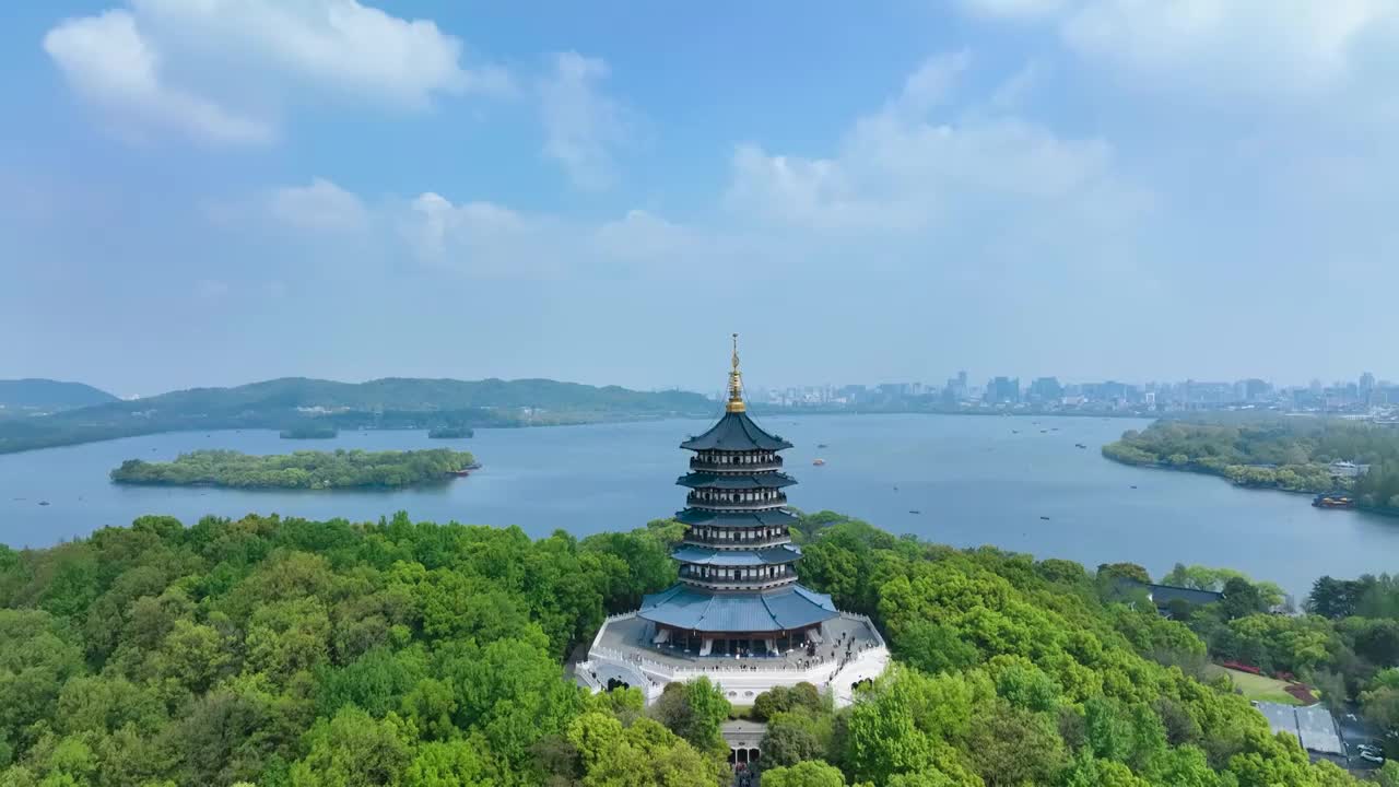 航拍春天晴朗天气的杭州西湖雷峰塔景区风景视频素材