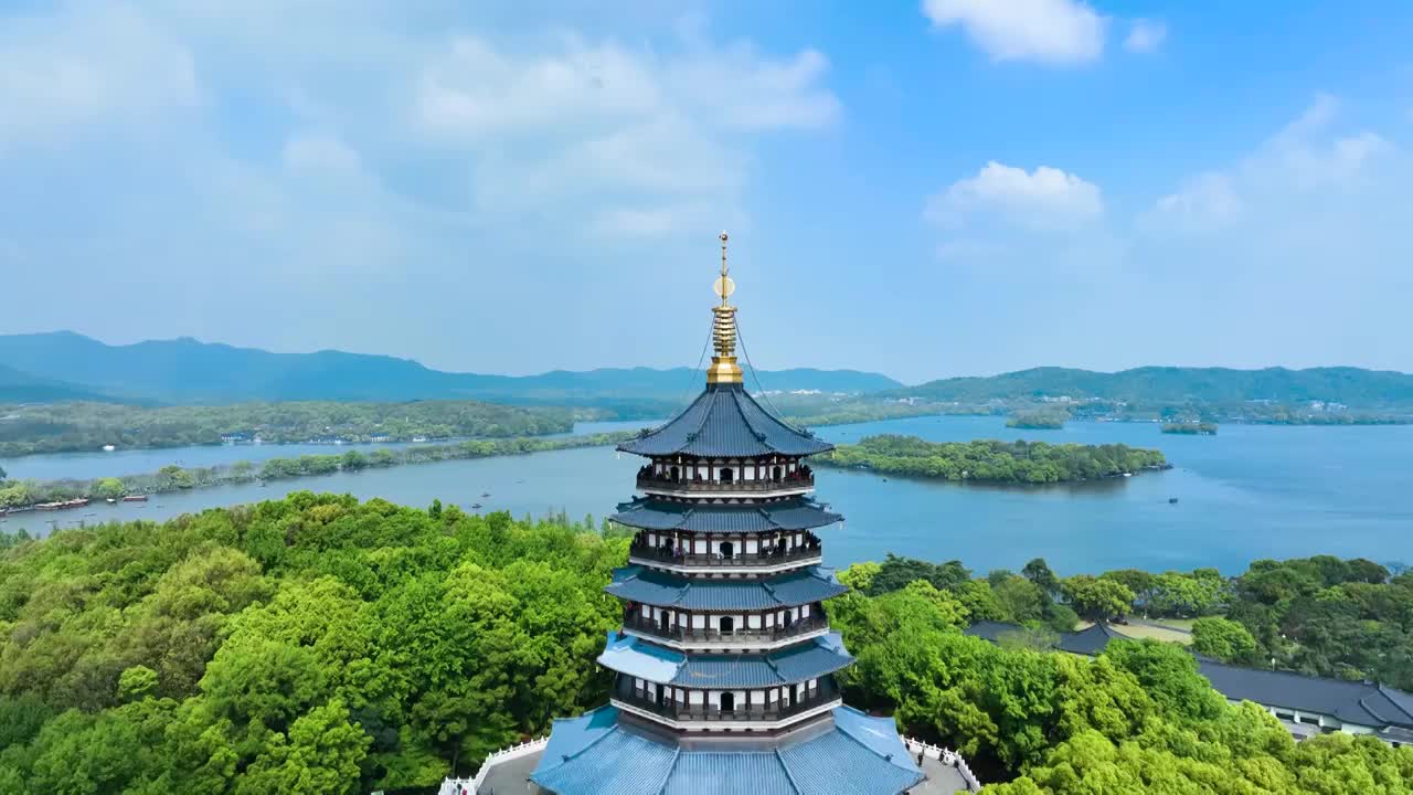 航拍春天晴朗天气的杭州西湖雷峰塔景区风景视频素材