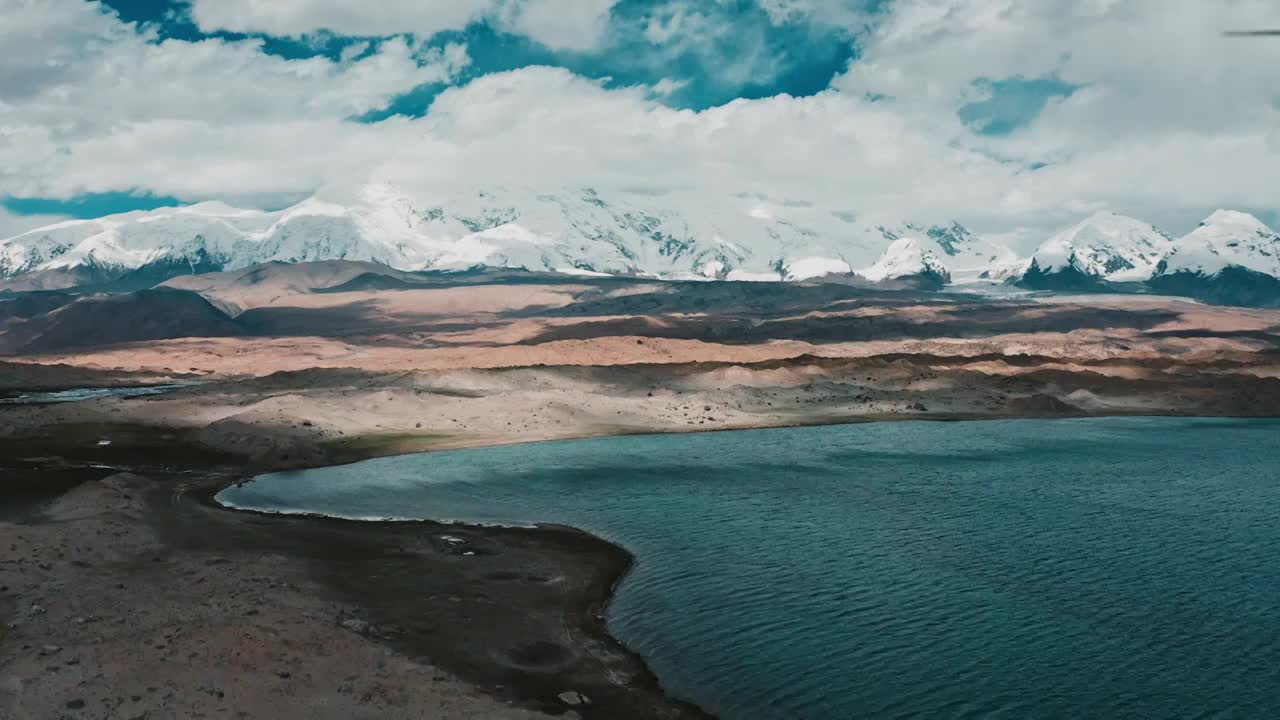 喀什库勒湖,帕米尔高原,湿地,慕士塔格,雪山,公格尔九别峰视频素材