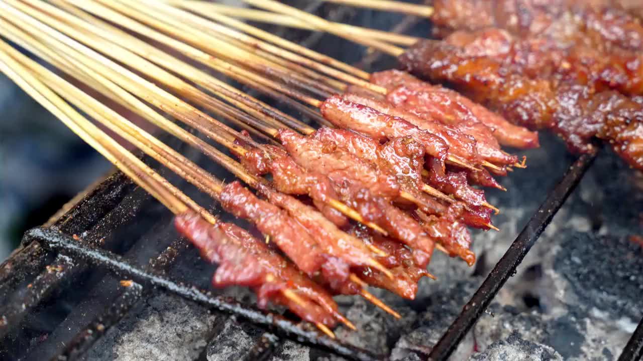 烤羊肉串牛肉串烧烤烤串美食视频素材