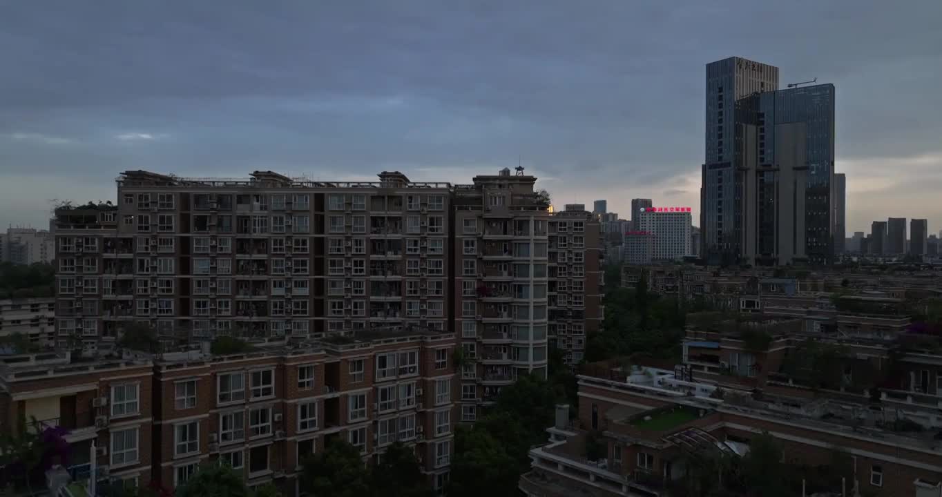 航拍夏日早晨成都日出都市风景视频素材