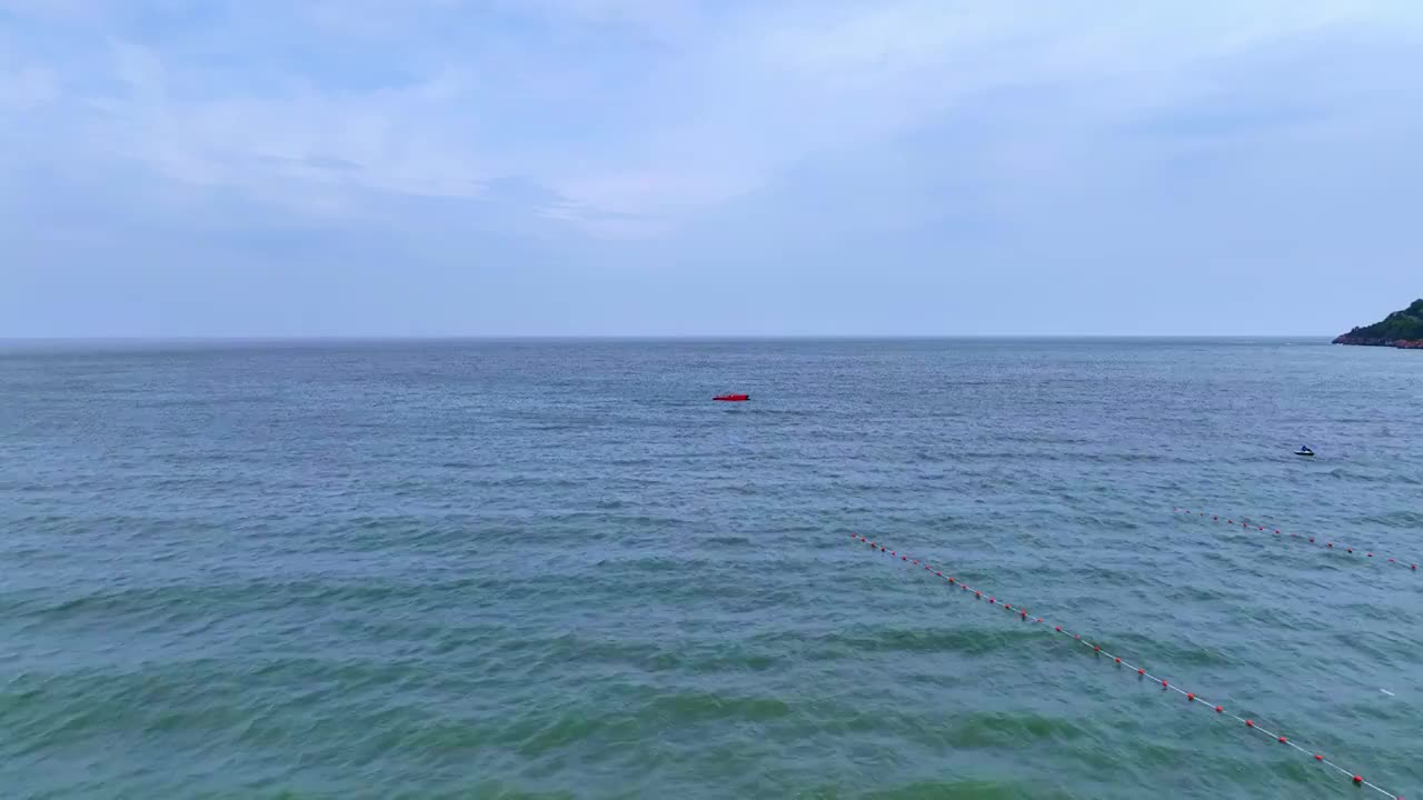 航拍连云港连岛风景区海上货船视频素材