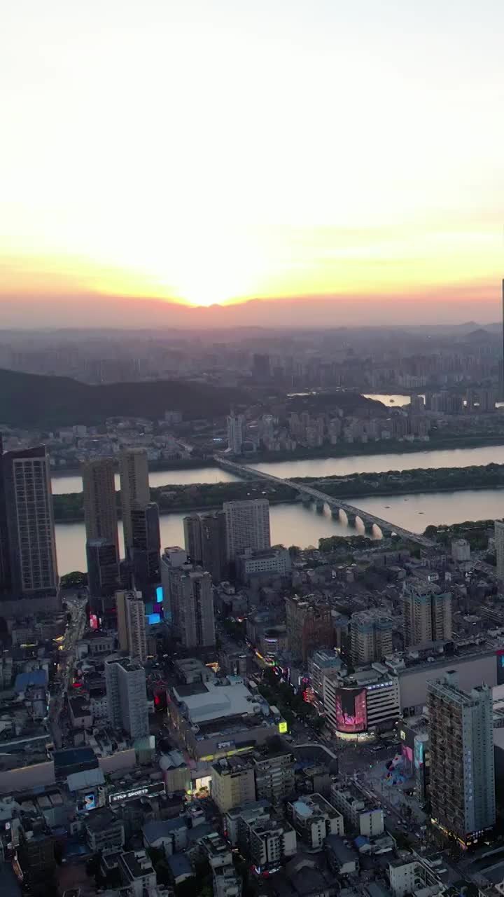 湖南省长沙市地标建筑日落夕阳竖屏航拍视频素材