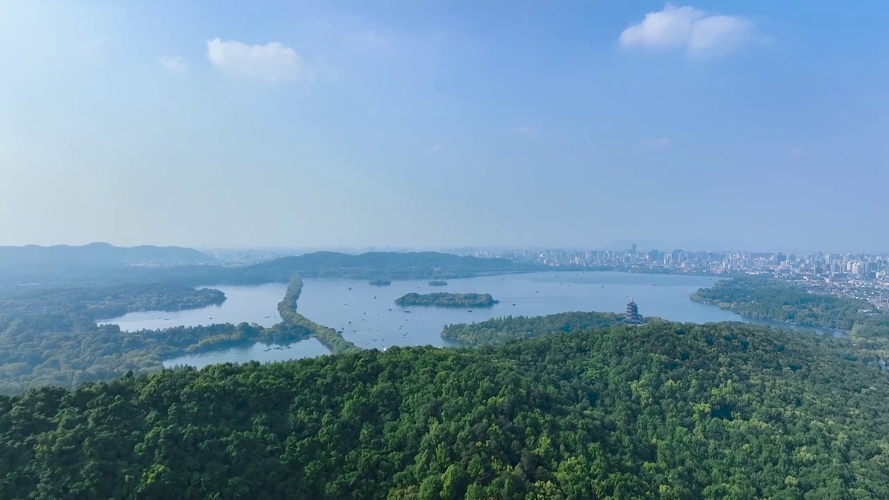 春天晴朗的下午航拍杭州西湖群山风景视频素材