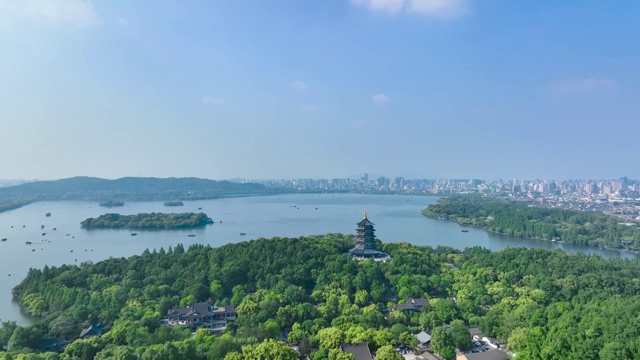 春天晴朗的下午航拍杭州西湖群山风景视频素材