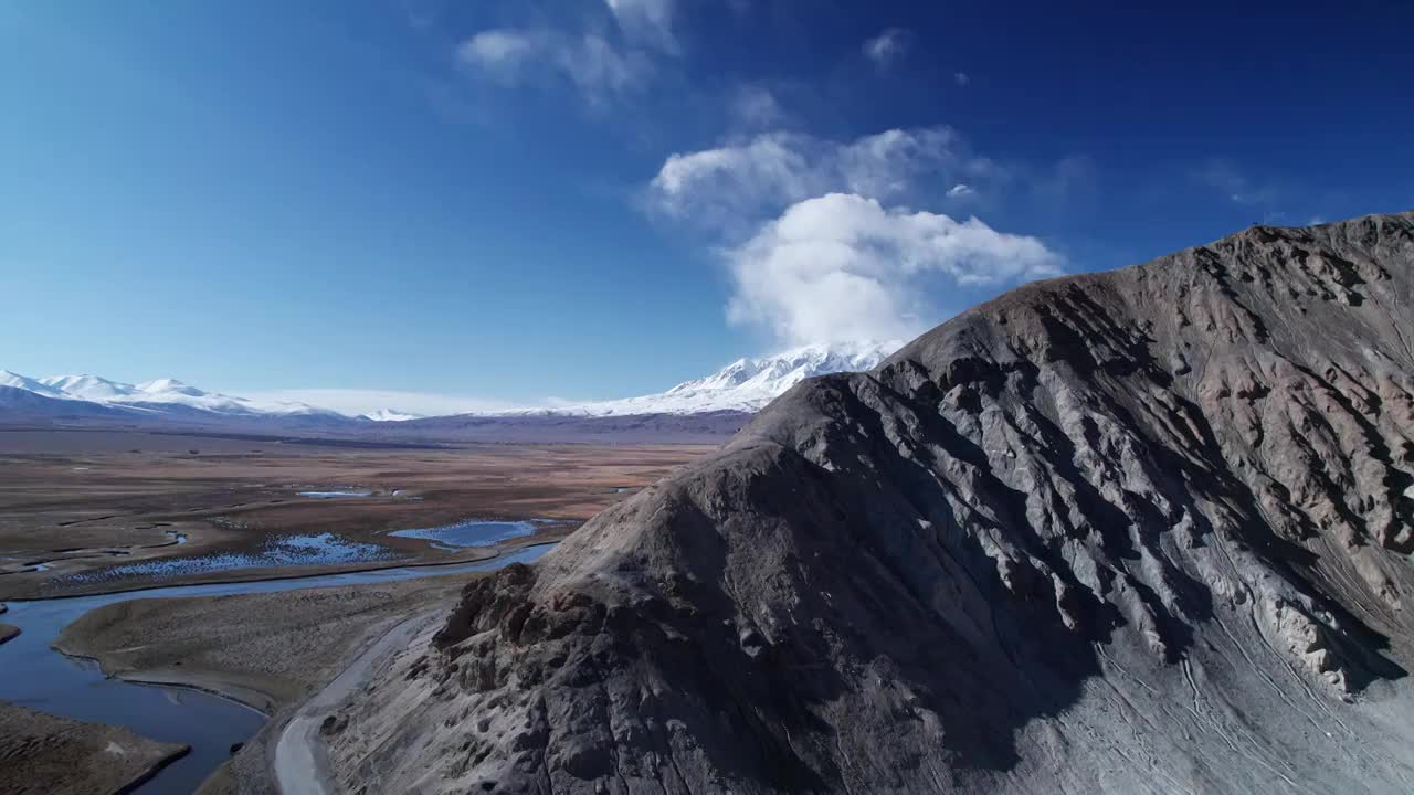 航拍新疆喀什帕米尔塔合曼湿地风光视频素材