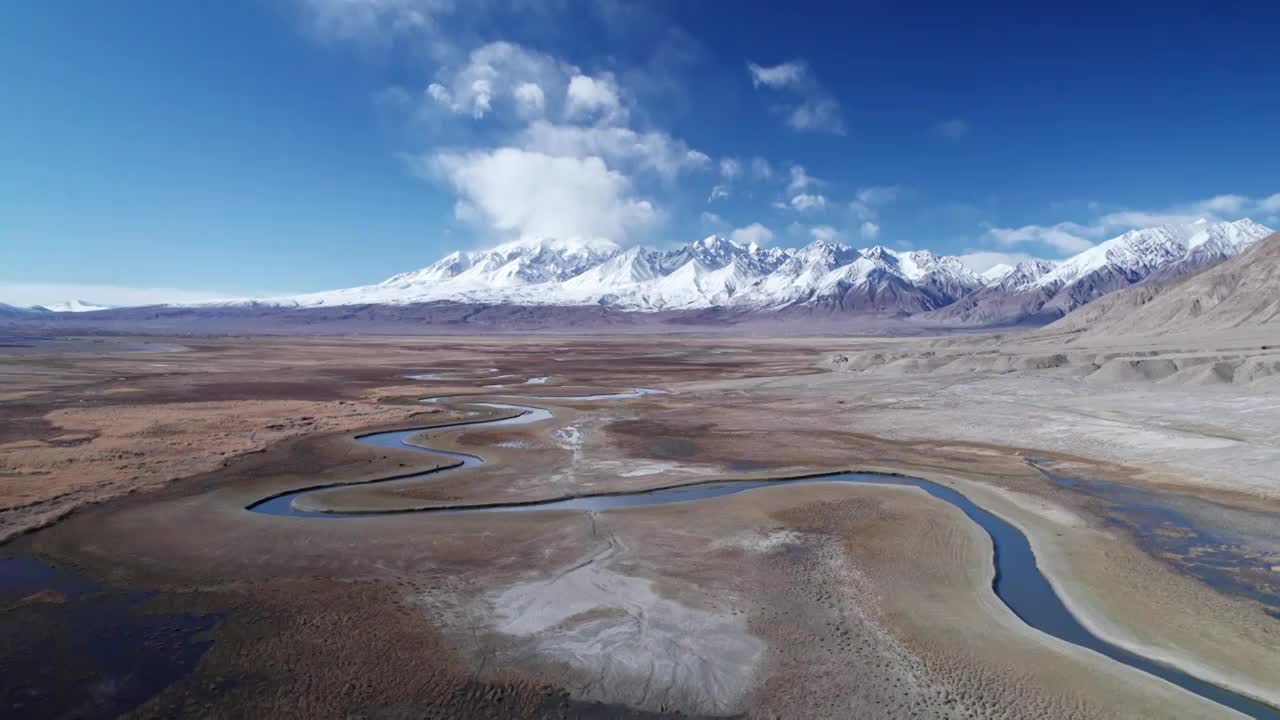 航拍新疆喀什帕米尔塔合曼湿地风光视频素材