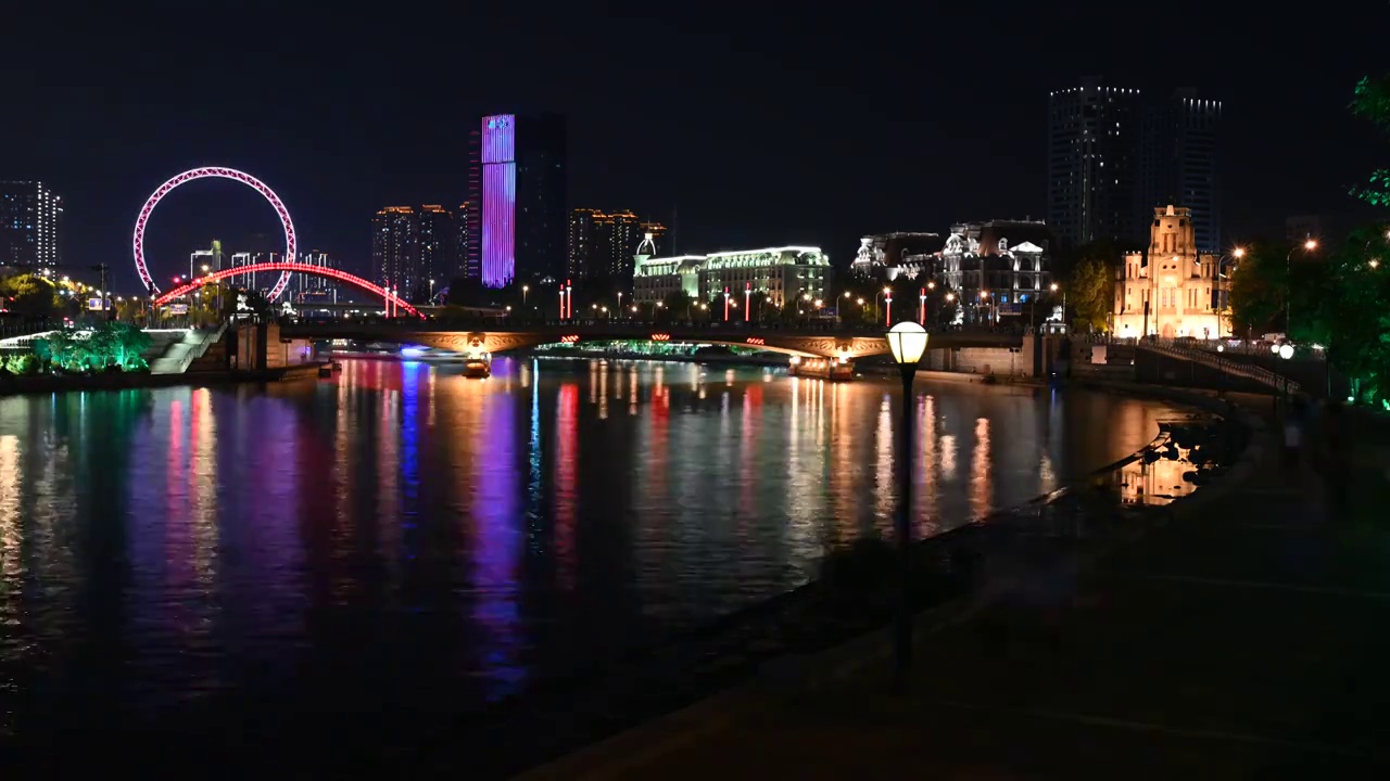 夜晚延时拍摄天津之眼沿岸视频素材