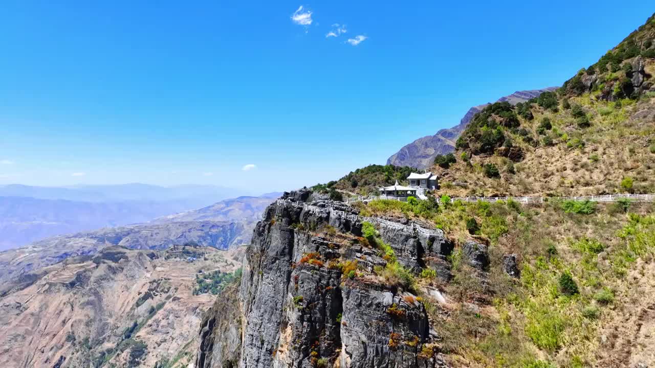 东川高耸险峻雄奇秀美的牯牛山视频素材