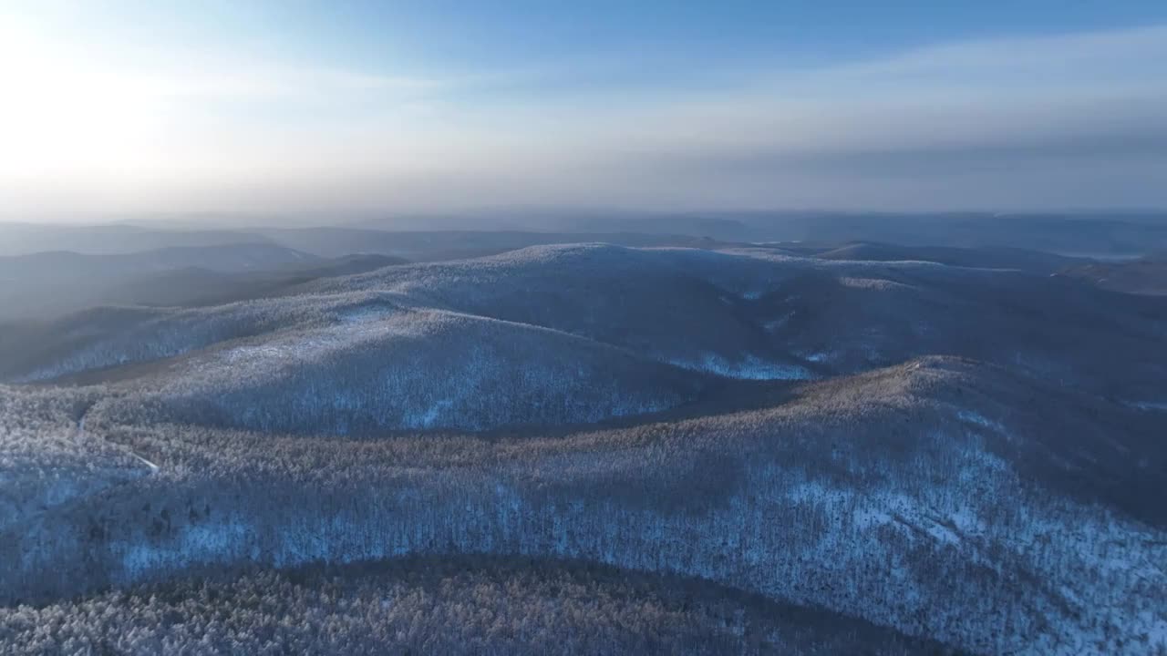 航拍大兴安岭黎明林海雪原视频素材