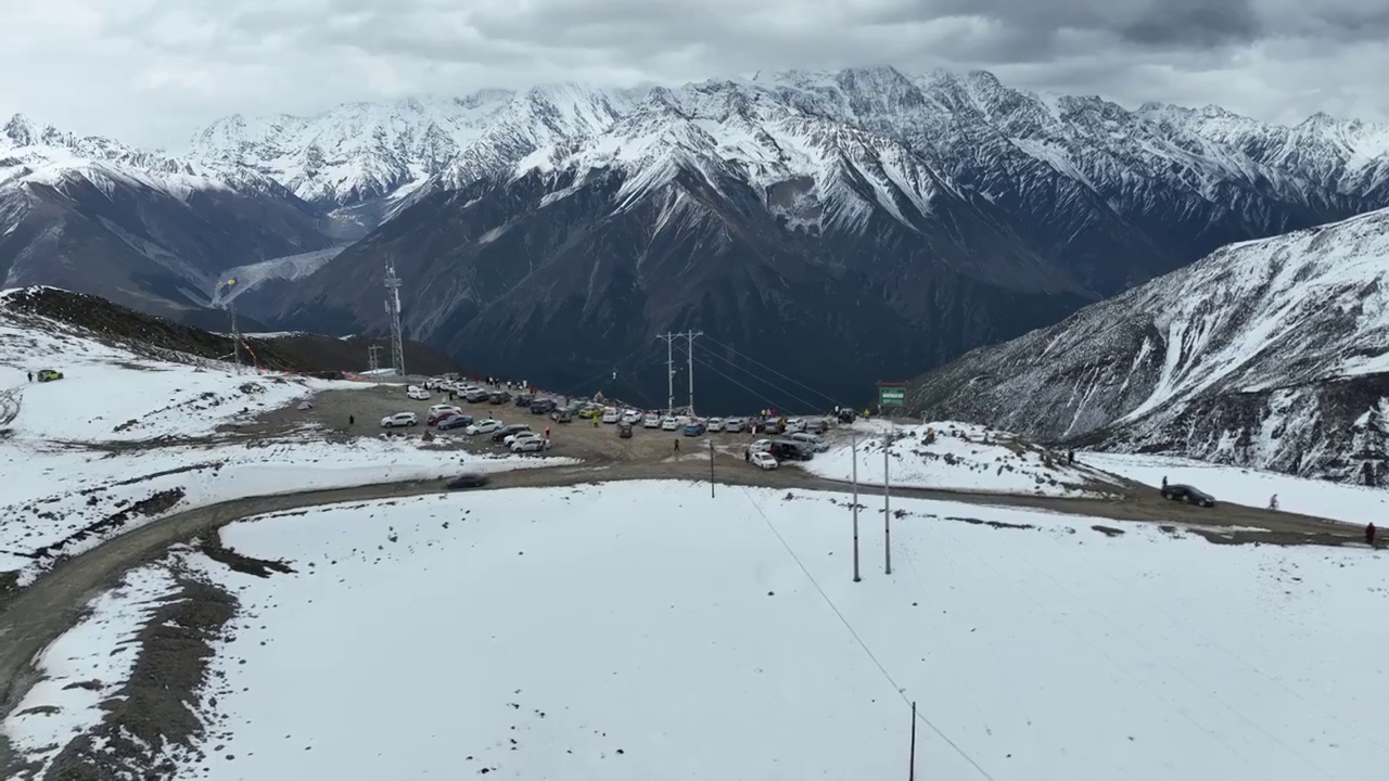 四川甘孜子梅垭口观贡嘎雪山视频素材