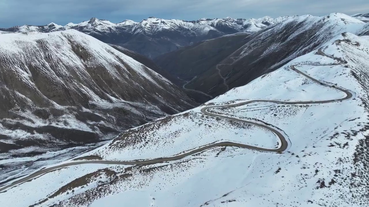 四川甘孜子梅垭口观贡嘎雪山视频素材