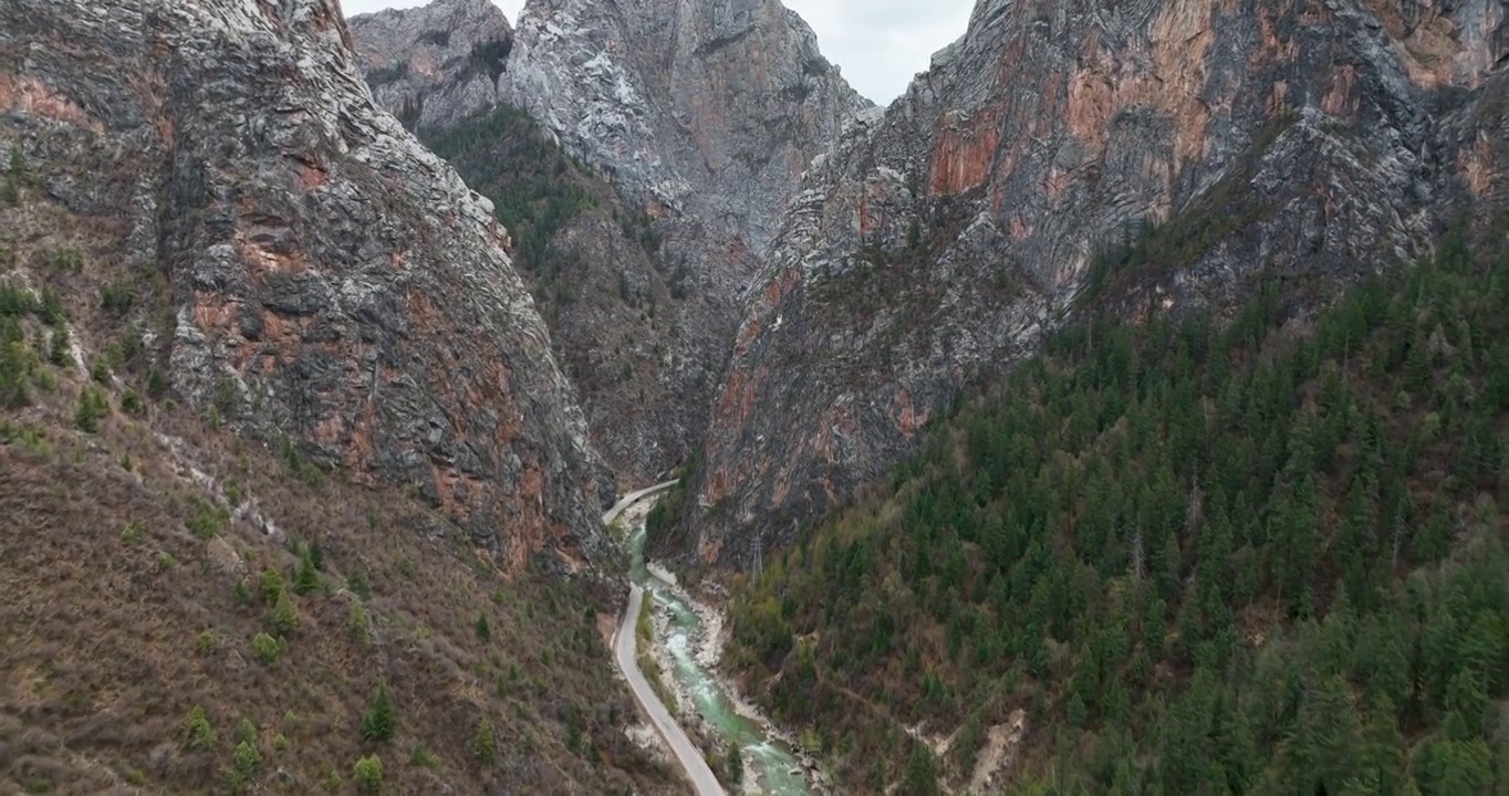 西藏昌都：峡谷风光视频素材