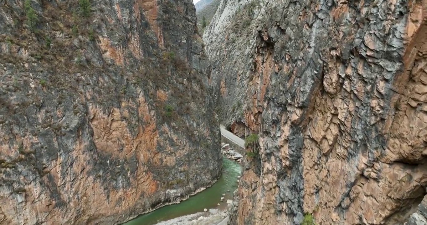 西藏昌都：峡谷风光视频素材