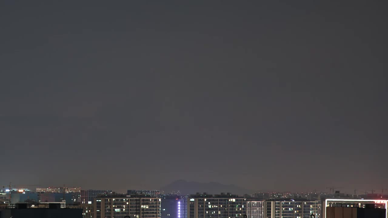 杭州夜晚城市上空雷暴云闪电延时视频素材