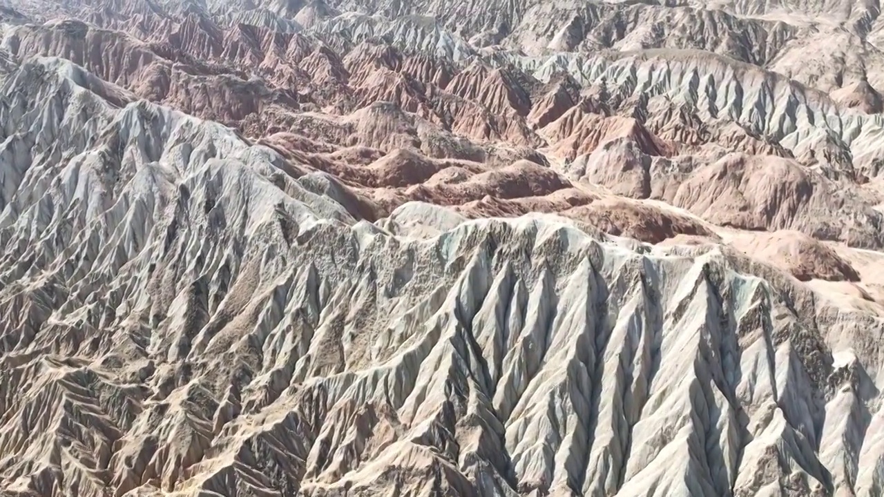 航拍甘肃张掖七彩丹霞地质地貌景观视频素材