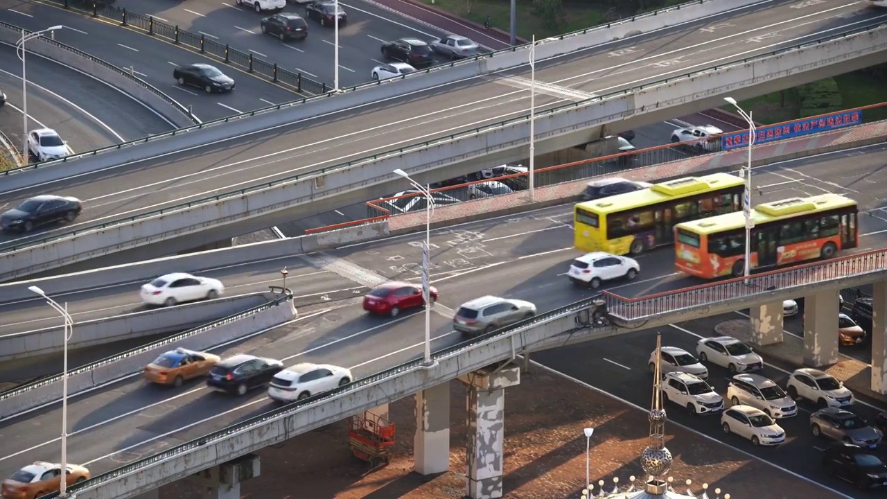 中国哈尔滨城市道路汽车交通景观视频素材