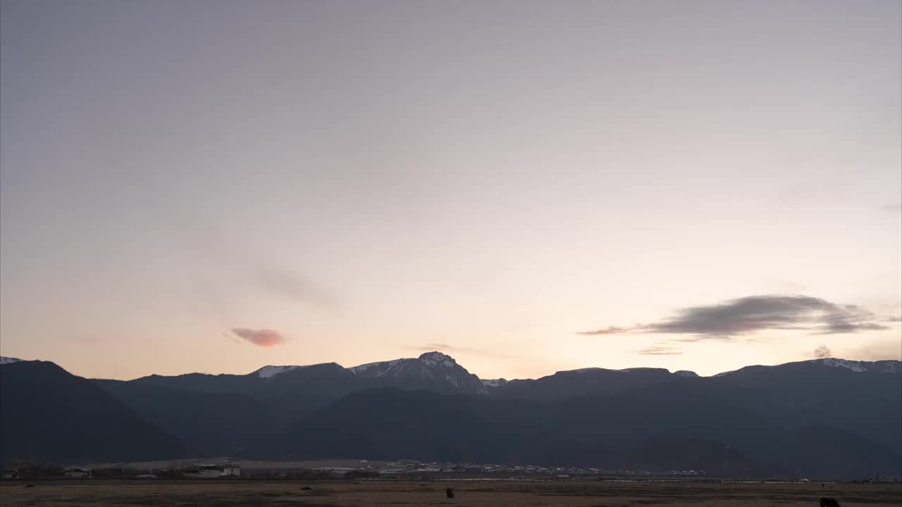 石卡雪山日转夜延时视频下载