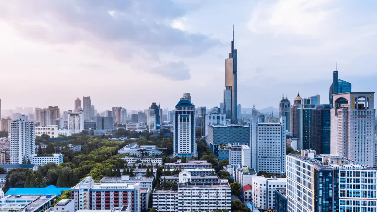 中国江苏南京紫峰大厦城市天际线日转夜延时摄影视频素材