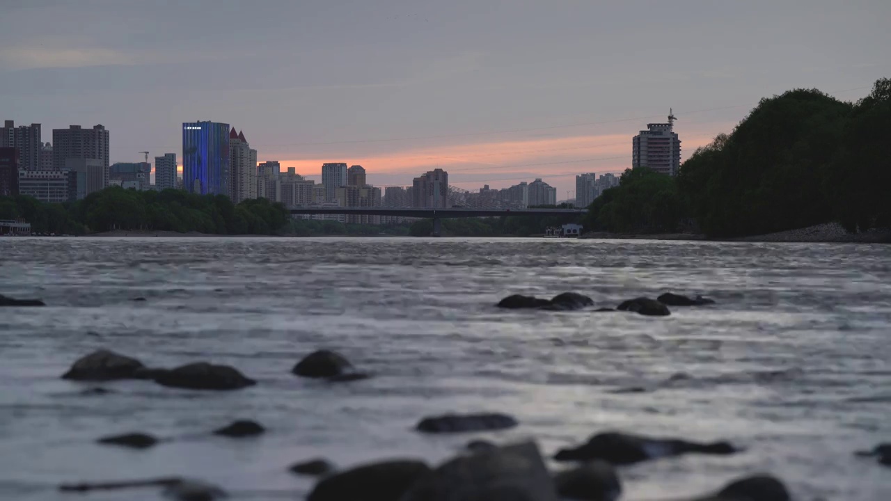 夕阳下的滨河城市兰州风光视频素材