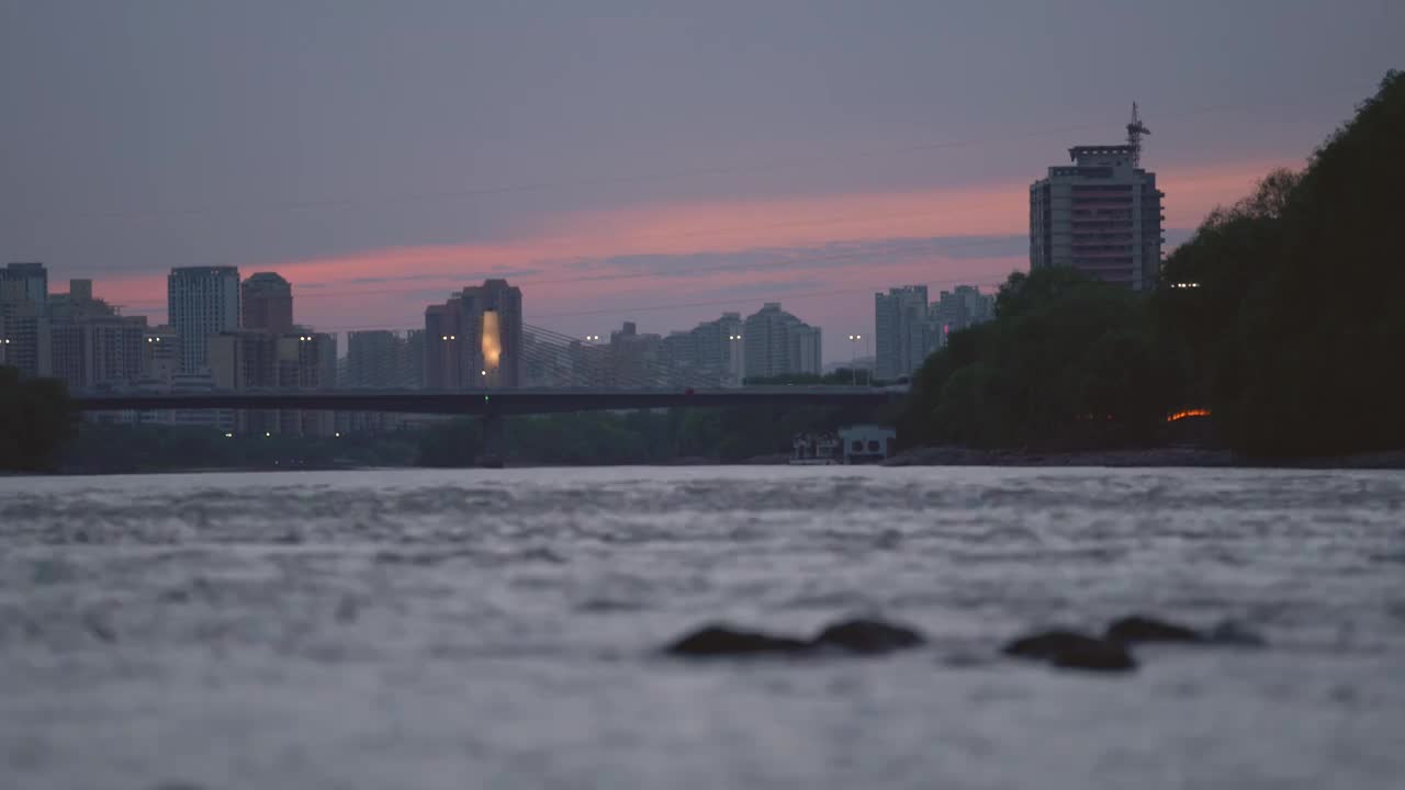 夕阳火烧云滨河城市兰州视频素材