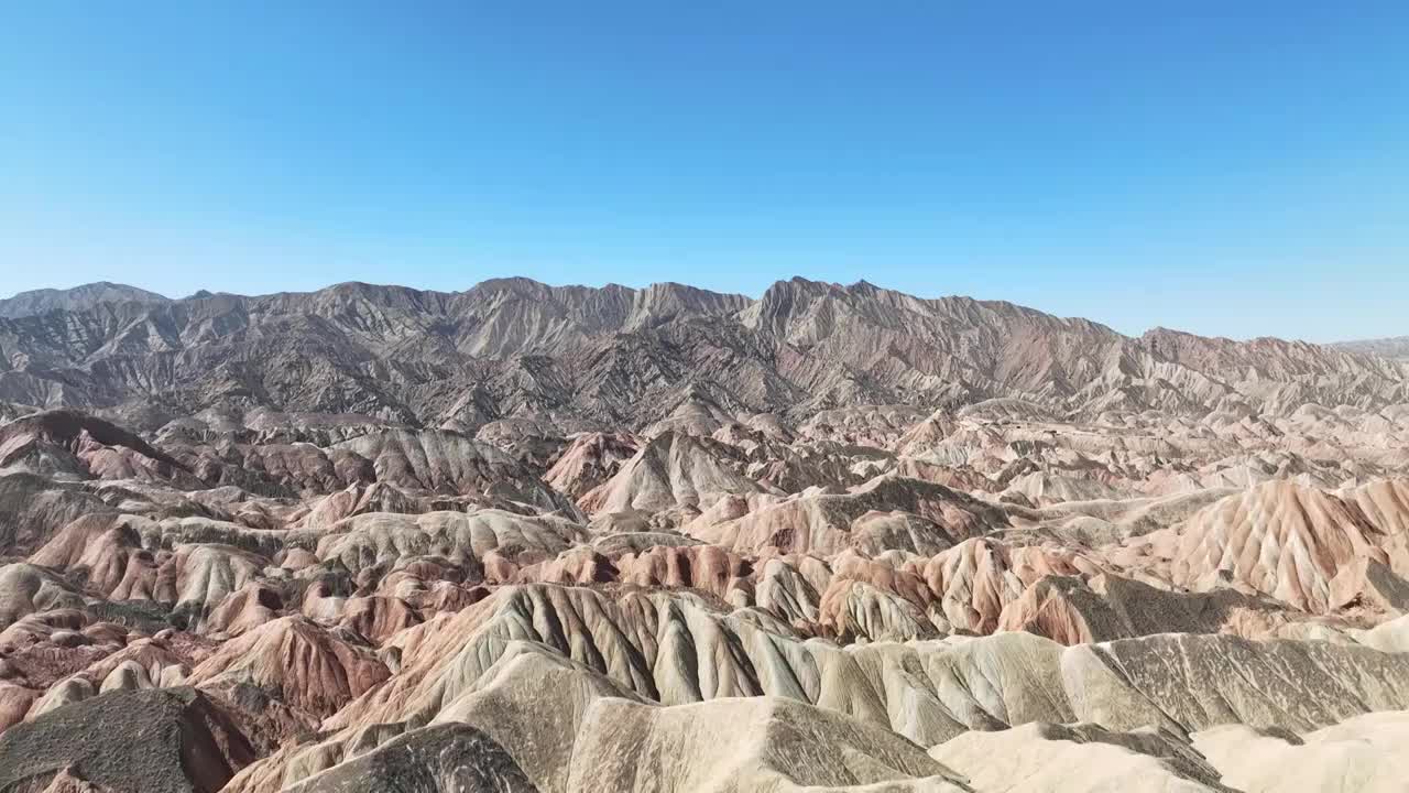 航拍蓝天下的甘肃张掖七彩丹霞自然风光视频素材