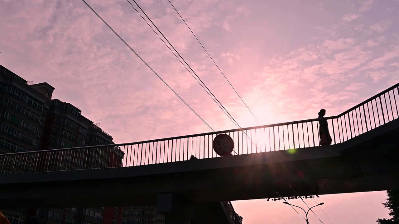 北京城市傍晚车流行人街景慢镜头视频素材