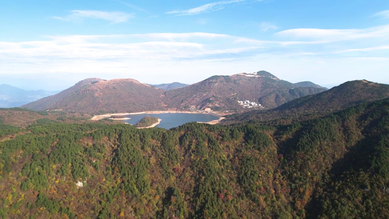 杭州临安浙西天池秋天自然风光航拍视频素材