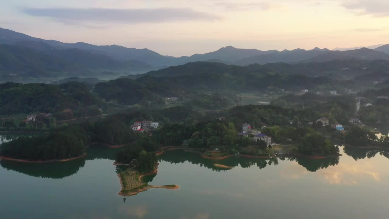 航拍湖南岳阳铁山水库日出晨曦景观视频素材