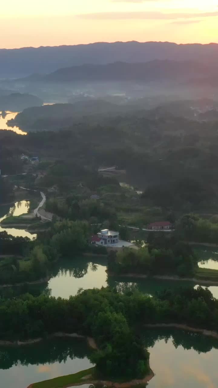 航拍湖南岳阳铁山水库日出晨曦景观视频素材