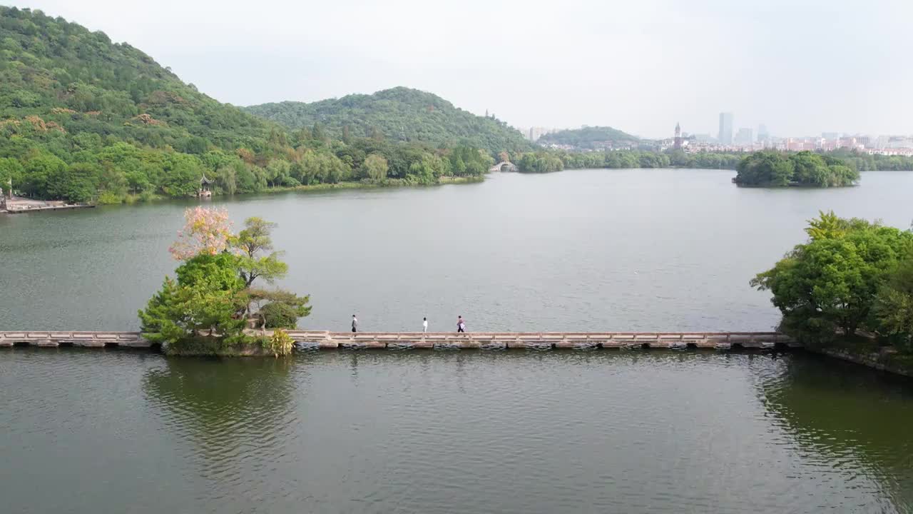 杭州湘湖景区初秋自然风光航拍视频素材