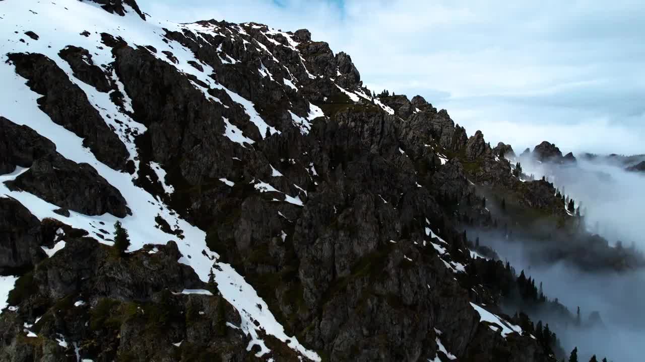 新疆,天山天池,博格达峰,马牙山观景台,云海视频素材