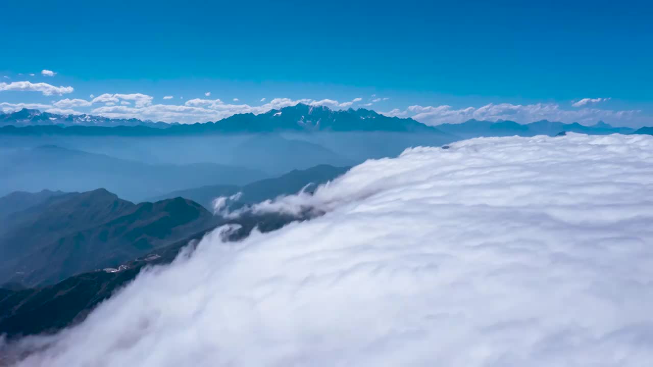 亚洲最美360º观景平台四川雅安牛背山风光航拍移动延时视频素材