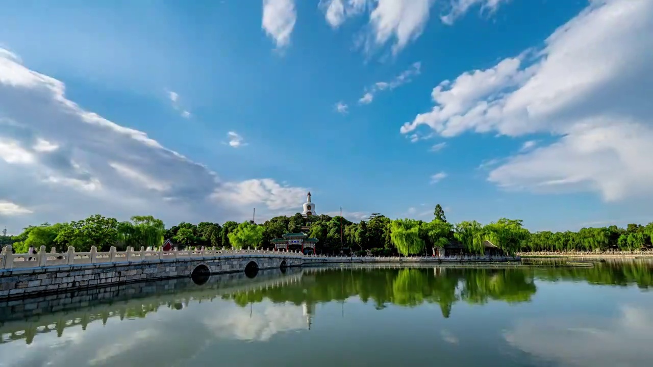 北京北海公园初夏晴天延时风光视频素材