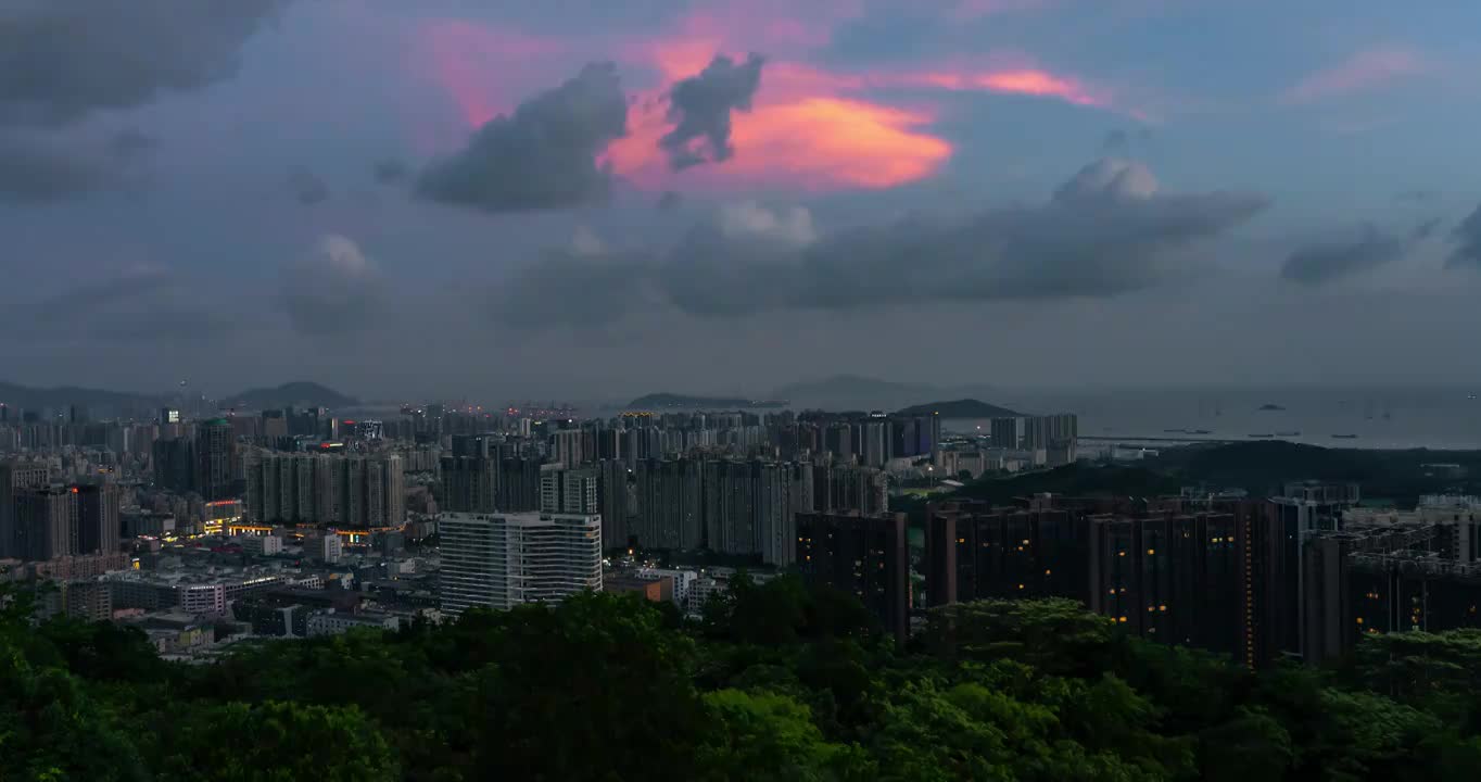 广东深圳宝安西乡城中村深中通道海上日落夕阳晚霞延时视频素材