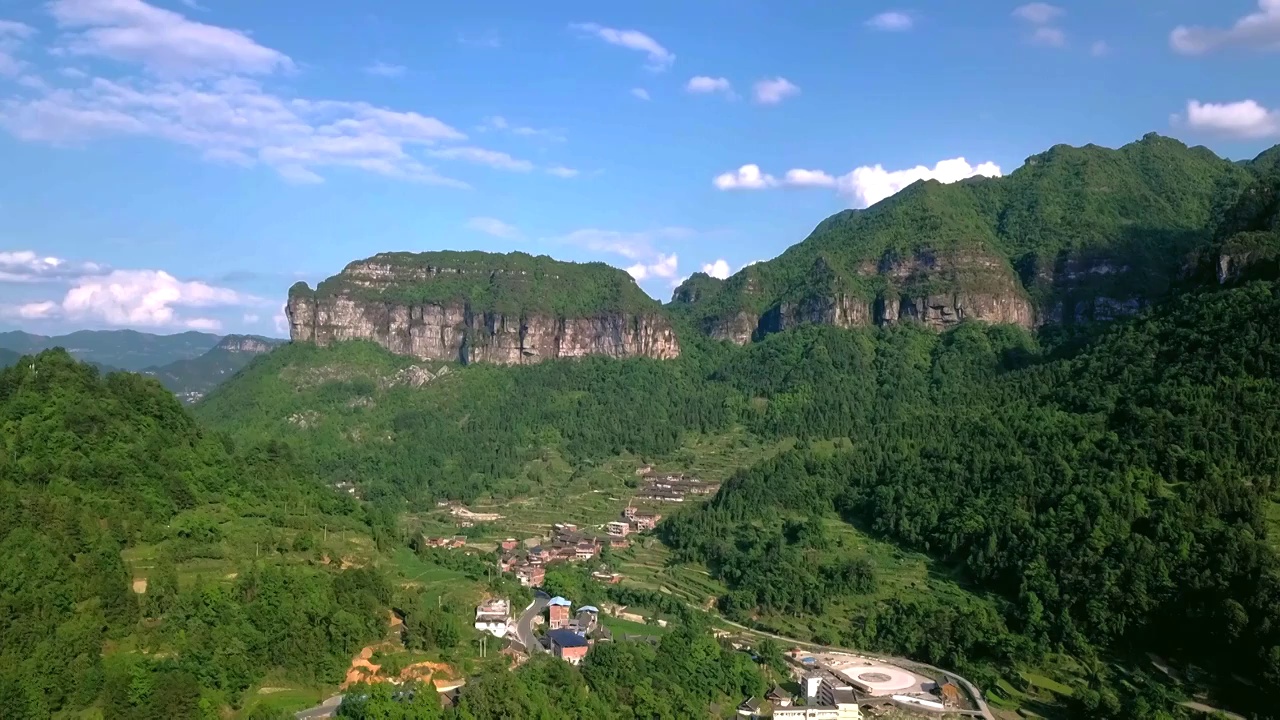 贵州省黔南布依族苗族自治州都匀市阳和水族乡归兰山风景航拍视频下载