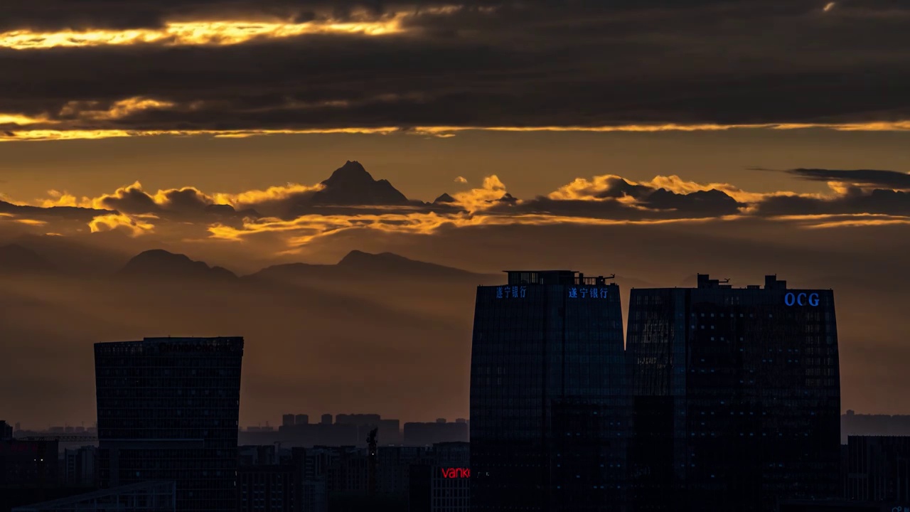 成都城市雪山晚霞视频素材