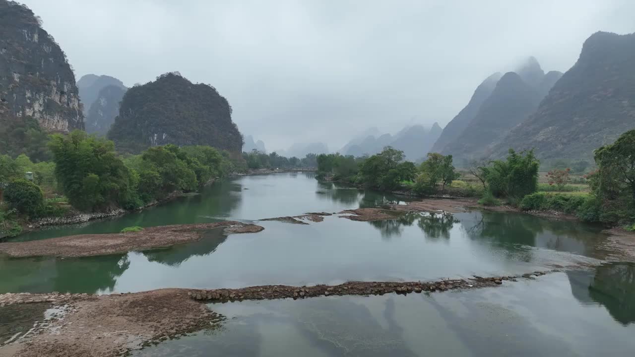 桂林阳朔漓江遇龙河漂流风光航拍视频素材