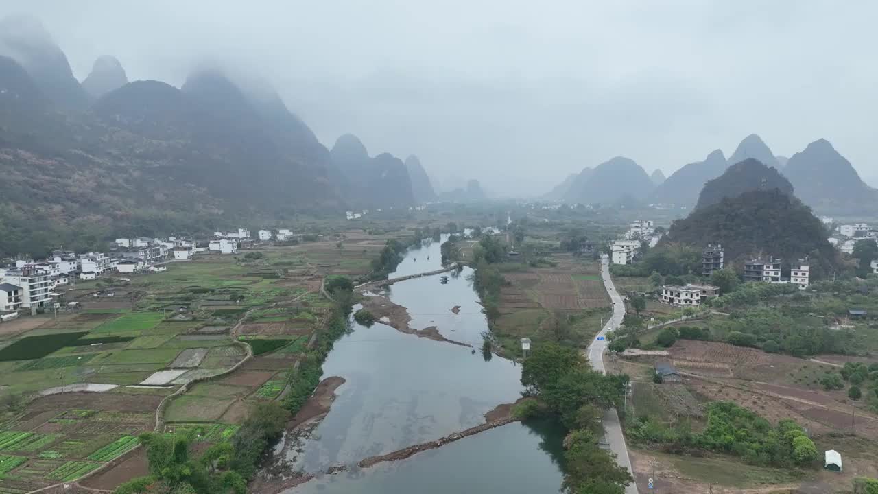 桂林阳朔漓江遇龙河漂流风光航拍视频素材