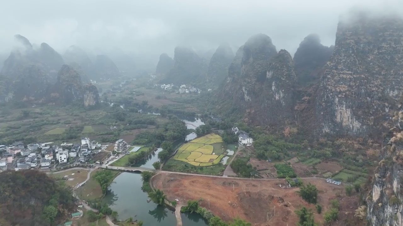 桂林阳朔漓江遇龙河漂流风光航拍视频素材