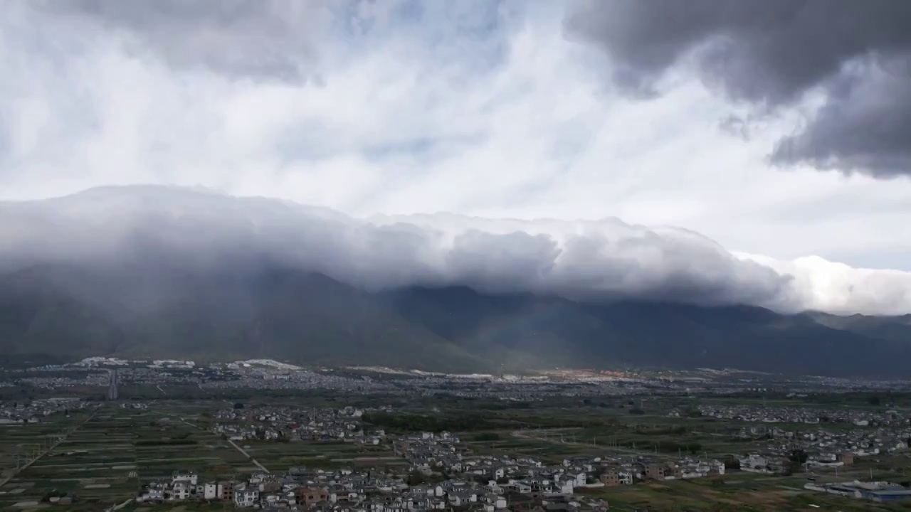  航拍云南大理苍山洱海雨后彩虹自然风光视频素材