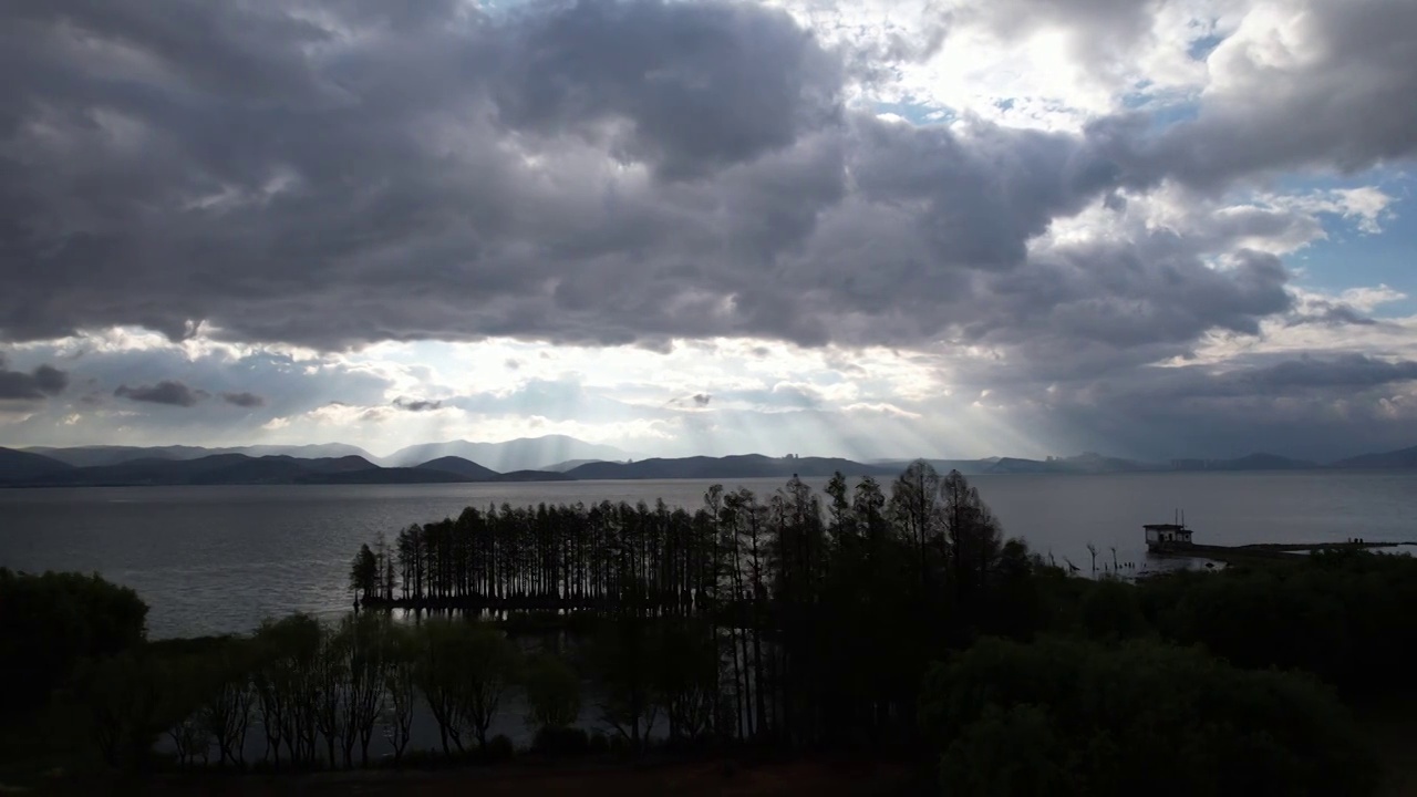  航拍云南大理苍山洱海雨后彩虹自然风光视频素材