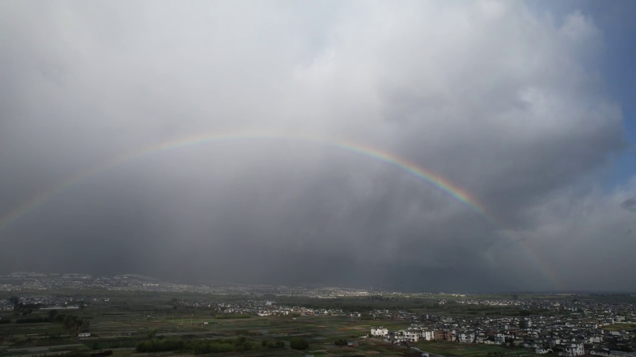  航拍云南大理苍山洱海雨后彩虹自然风光视频素材