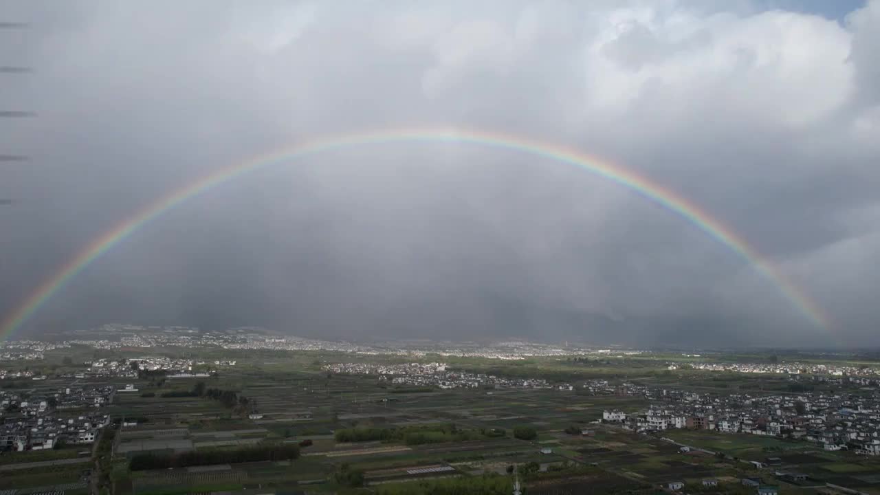  航拍云南大理苍山洱海雨后彩虹自然风光视频素材