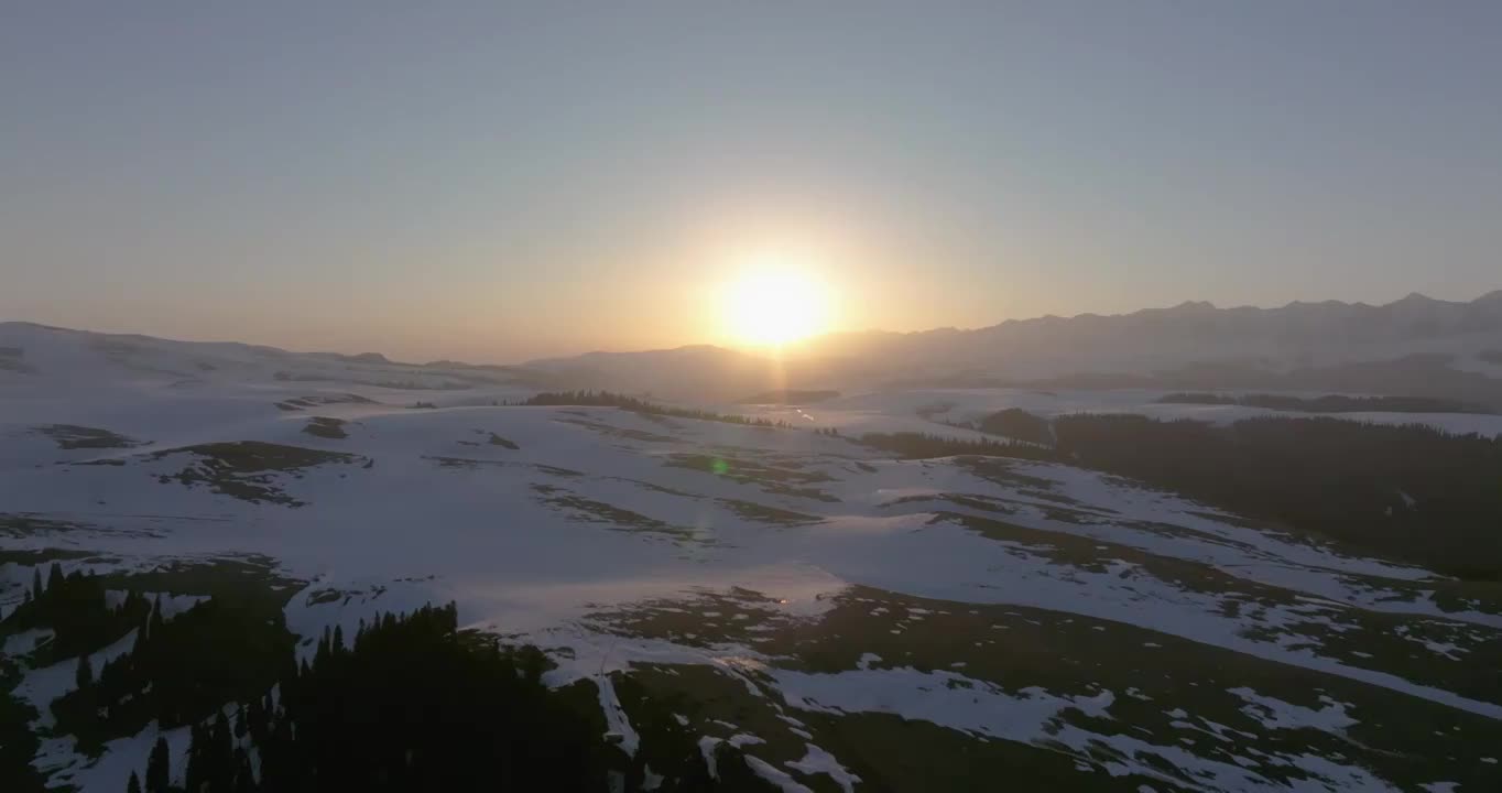 航拍新疆喀拉峻大草原雪景视频素材