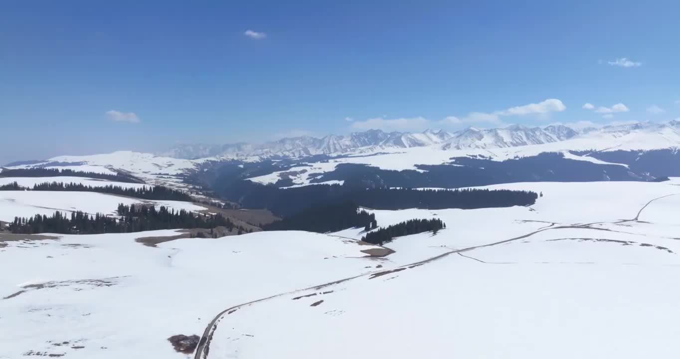 航拍新疆喀拉峻大草原雪景视频素材