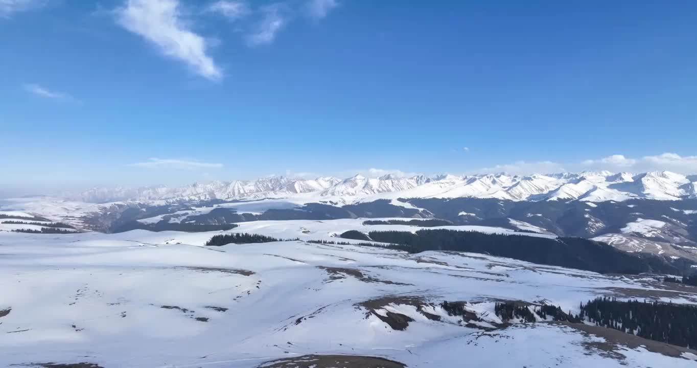 航拍新疆喀拉峻大草原雪景视频素材