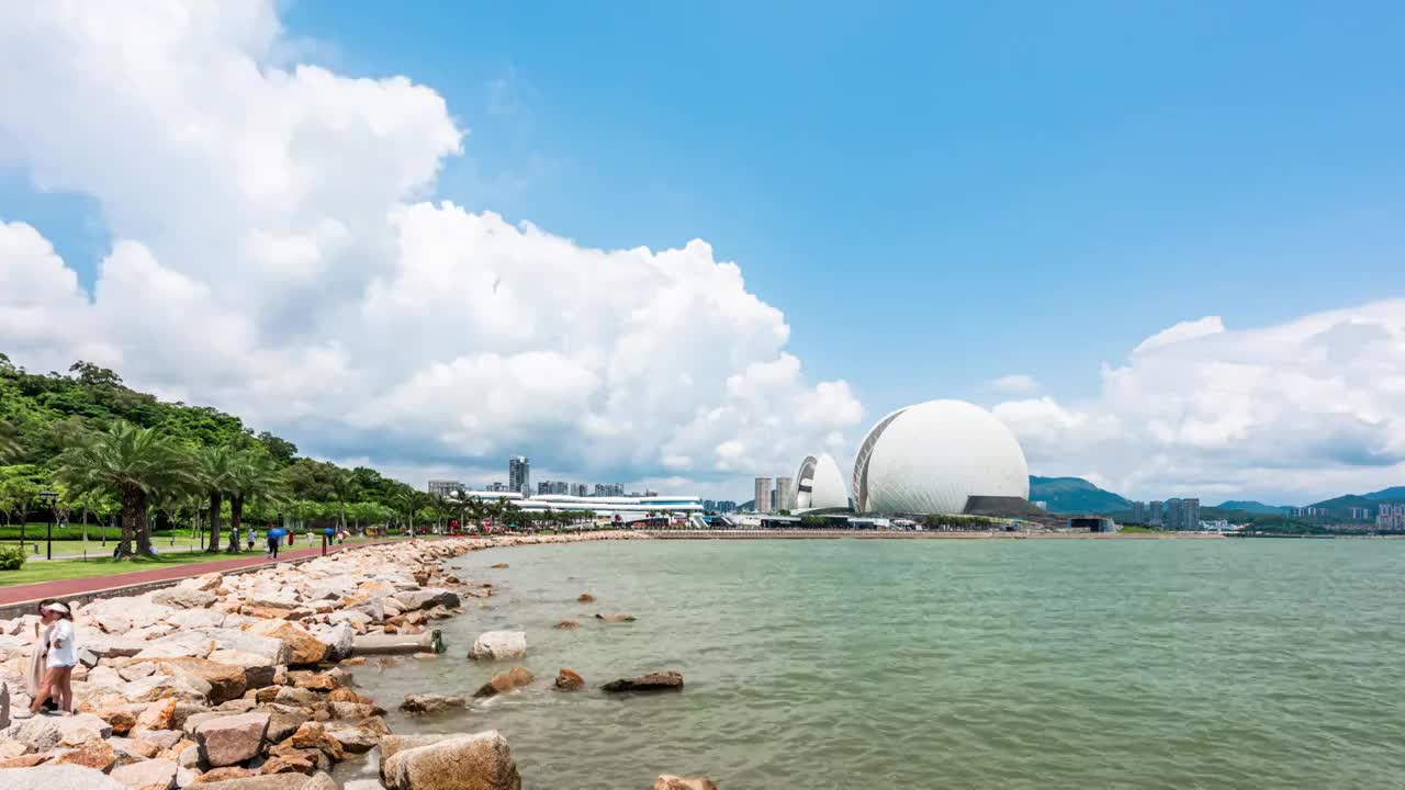 广东珠海日月贝珠海大剧院野狸岛海韵城蓝天白云6K延时视频素材